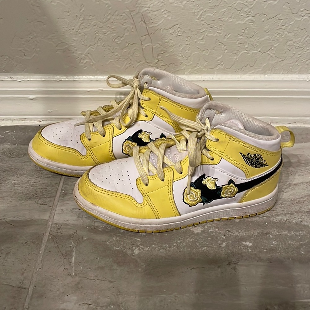 Kids Air Jordan 1 Mid Yellow embroidered Flower 13.5